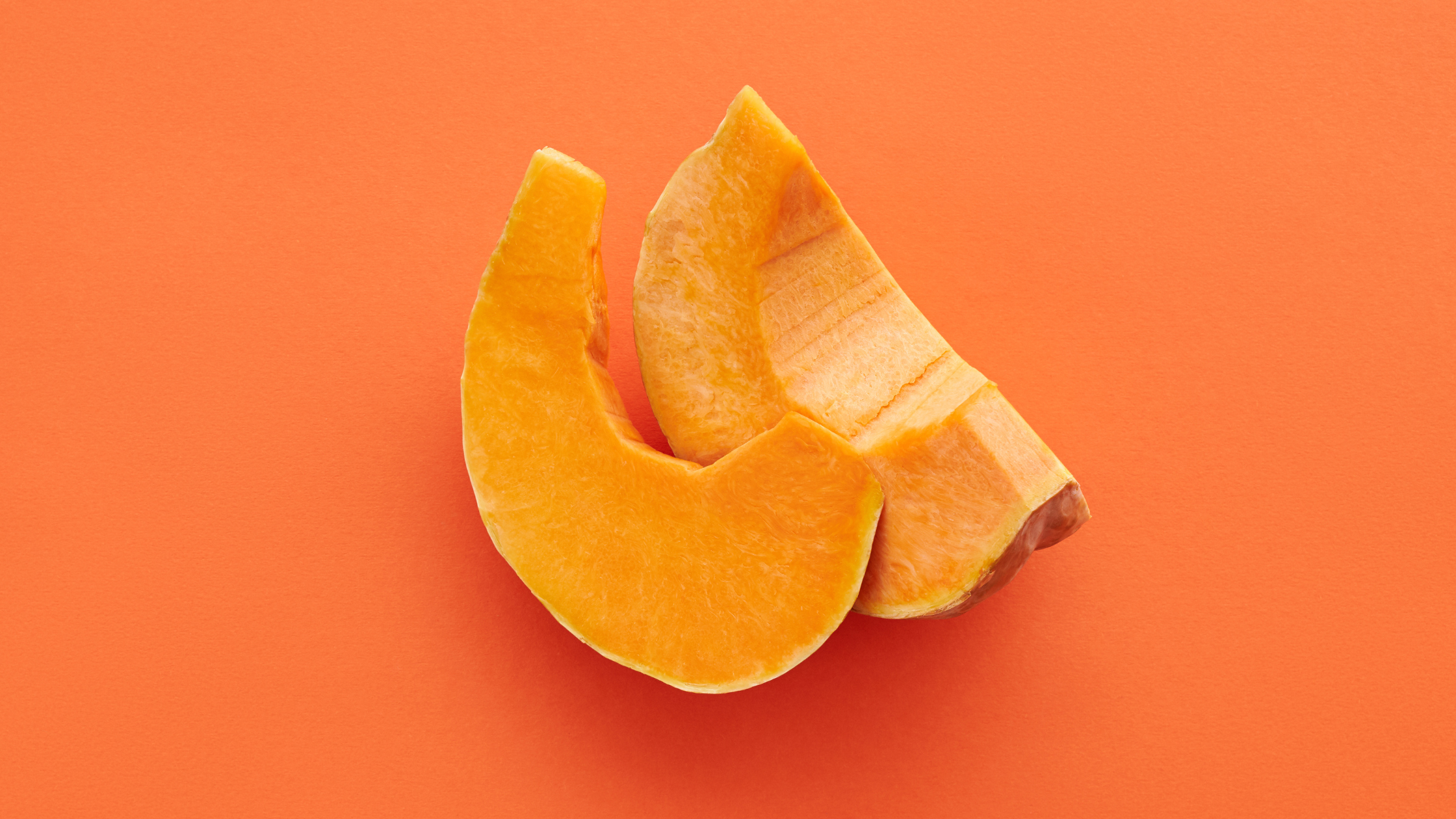 тиква, нарязана на 2 едри парчета